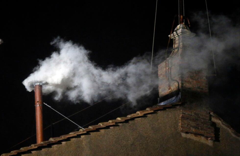 Le hicieron creer que había que votar al nuevo Papa y su reacción fue inédita