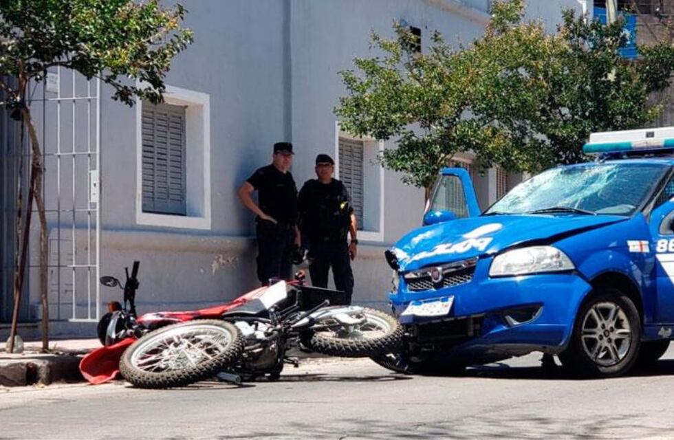 Córdoba: evadieron un control, chocaron contra un móvil y les secuestraron más de dos millones de pesos