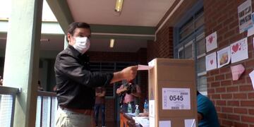 PASO 2021 en Misiones | El conductor del Frente Renovador, Ingeniero Carlos Rovira, emitió su voto este mediodía en la capital provincial.