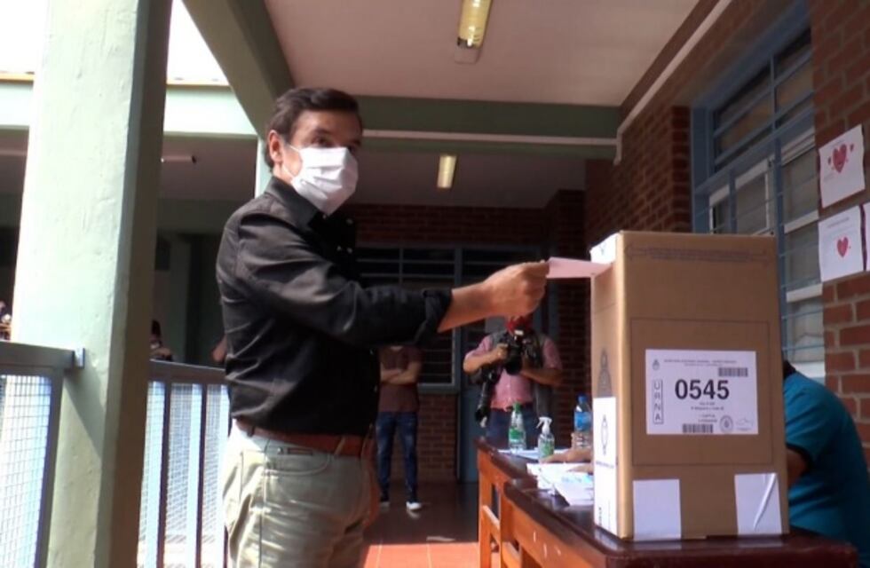 PASO 2021 en Misiones | El conductor del Frente Renovador, Ingeniero Carlos Rovira, emitió su voto este mediodía en la capital provincial
