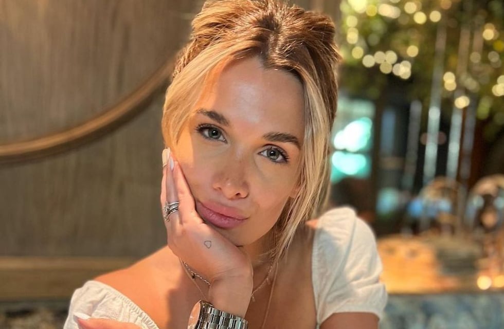 Camila Homs desde Mendoza, súper relajada con un look casual disfrutando de la gastronomía