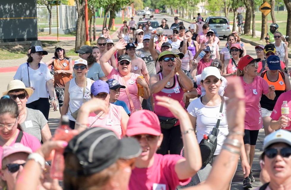 Se llevó a cabo en Arroyito, la Segunda Caminata Rosa por la Lucha contra el Cáncer de Mama