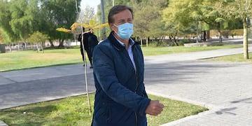 El Gobernador de Mendoza Rodolfo Suarez se vacunó este medio día, contra el Covid 19, en el vacunatorio de campaña de la Nave Central.