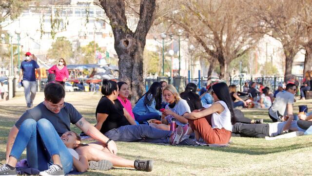 ID:6468000 turismo turistas
 fin de semana largo en la costanera del Lago San Roque
 carlos paz
yanina aguirre