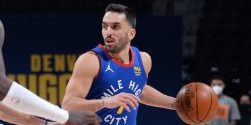 Un espectacular robo del cordobés dio paso a la remontada de los Nuggets.