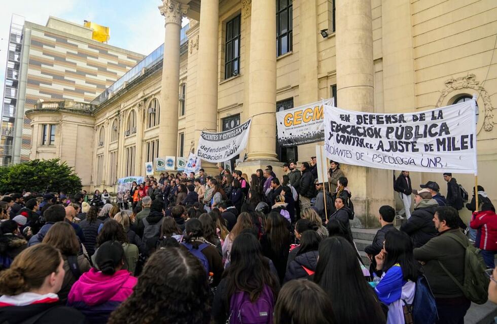 Amenazas a estudiantes de la UNR: realizan actos de repudio en facultades rosarinas