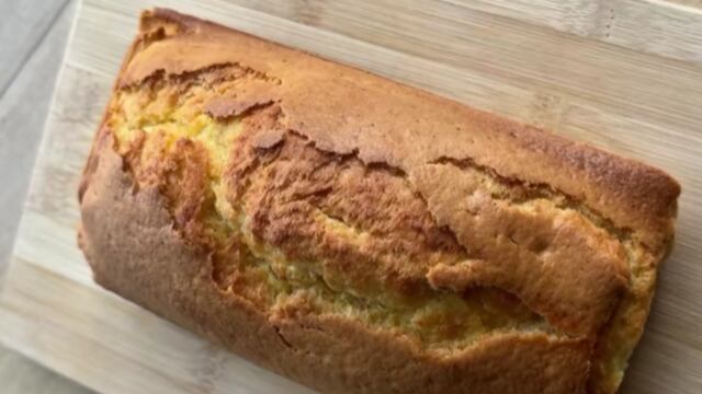 Cómo hacer un budín de naranja sin horno en menos de 40 minutos: la receta para salvar la merienda