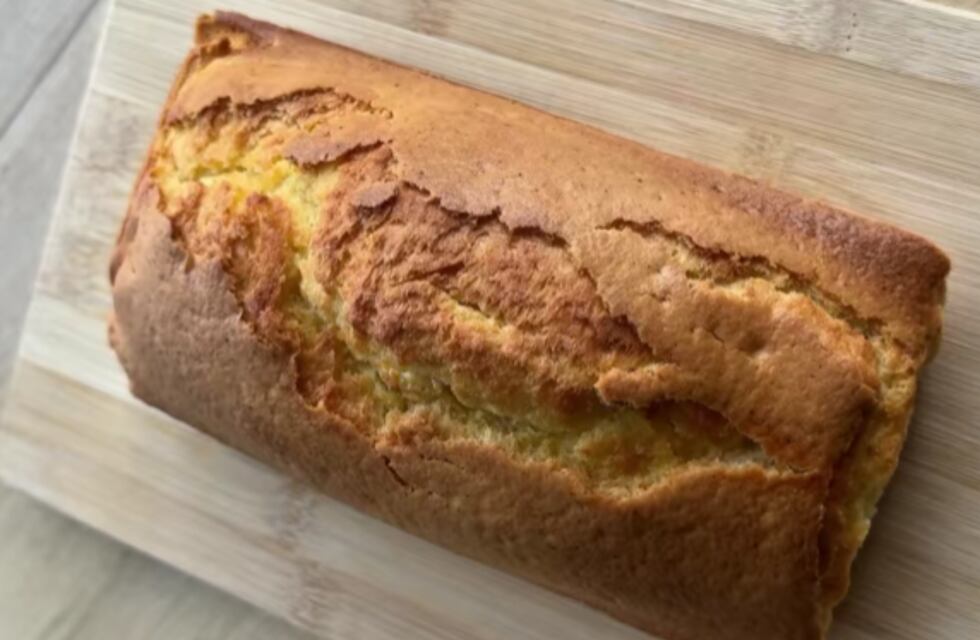 Cómo hacer un budín de naranja sin horno en menos de 40 minutos: la receta para salvar la merienda