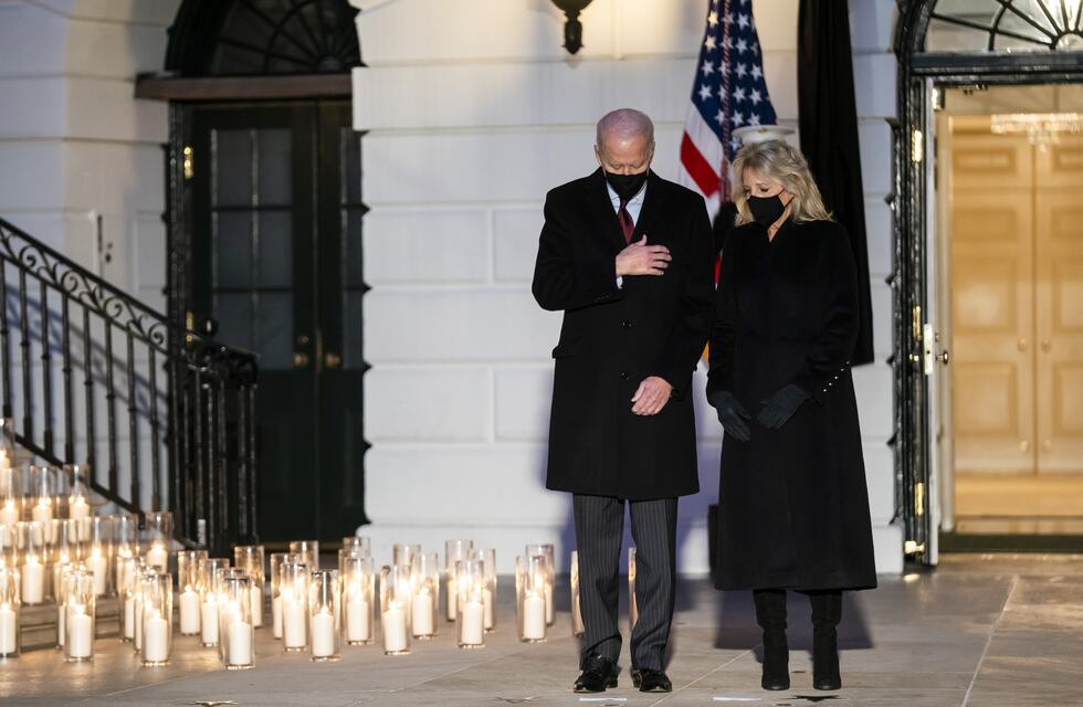 Estados Unidos superó el medio millón de muertos y Biden pidió izar la bandera a media asta