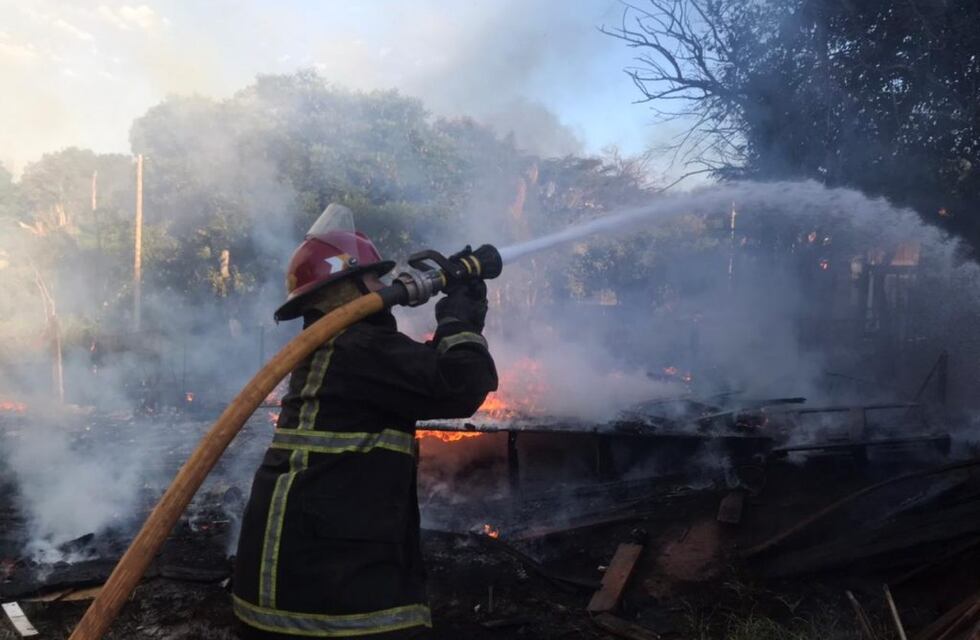 Incendio en Barrio Gunther afectó a varias viviendas