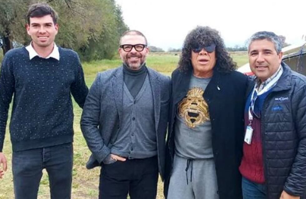 Sorpresa en el aeroclub de Jesús María: la Mona Jiménez, el pasajero inesperado