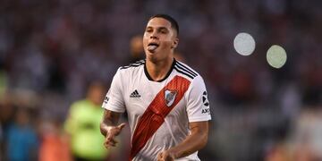 Juanfer Quintero celebra un gol con la camiseta de River
