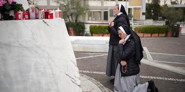 El Vaticano compartió esta oración por el eterno descanso del papa Francisco. (AP)