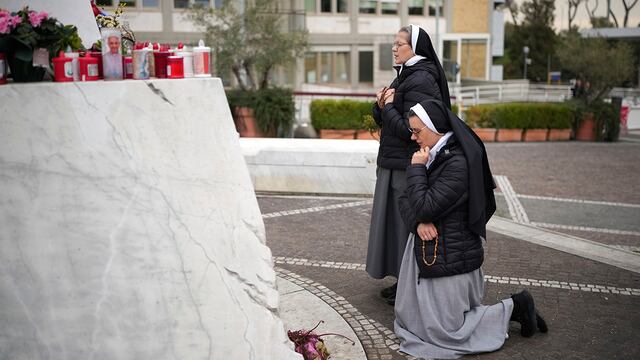 El Vaticano compartió esta oración por el eterno descanso del papa Francisco. (AP)