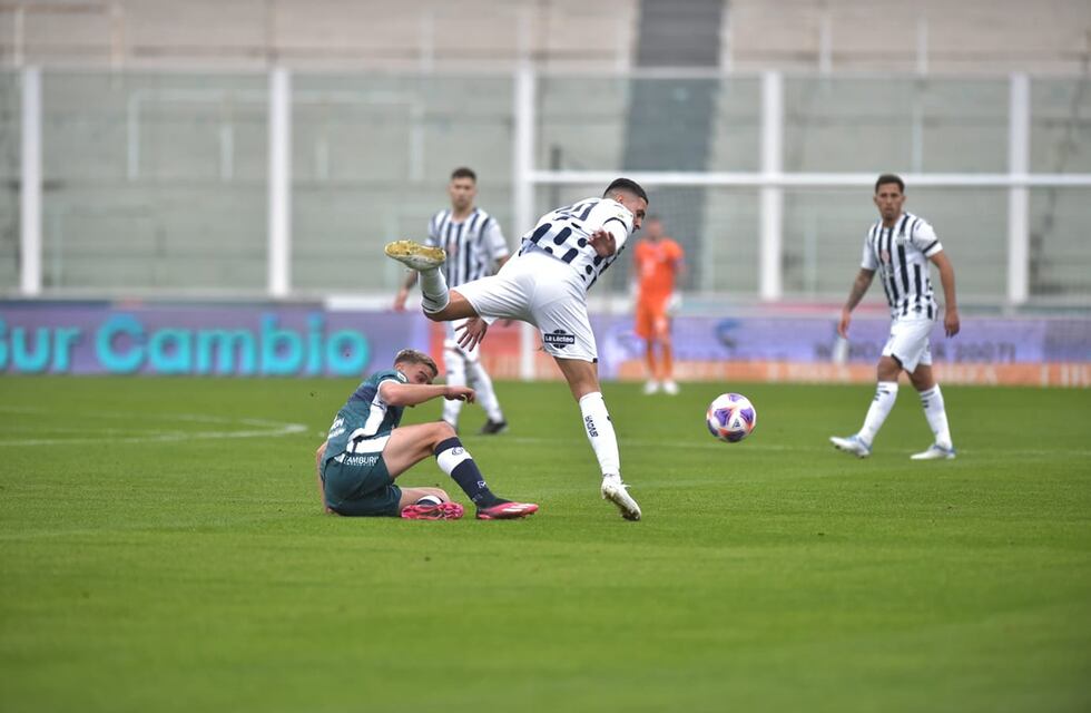Talleres ganaba 2 a 0 a Gimnasia LP, el rival atacó y el encuentro terminó en empate