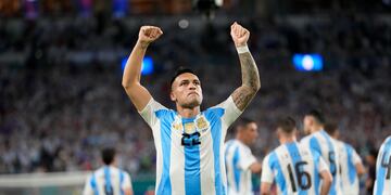Lautaro Martínez, con doblete para Argentina ante Perú, es goleador de la Copa América y está en el top ten de los goleadores de la selección (AP Foto/Lynne Sladky).