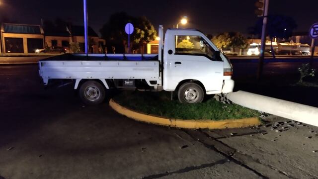 Un utilitario chocó una columna de hormigón de la EPE y dejó sin servicio a 5 barrios rafaelinos