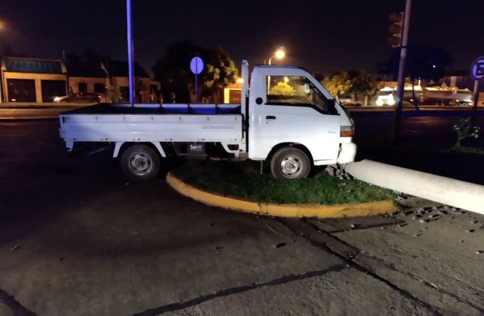 Una camioneta derribó una columna de la EPE y dejó sin luz a 7 barrios