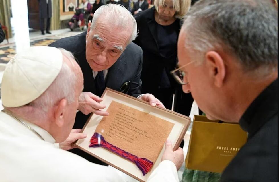 Tras su cuadro febril, el papa Francisco retomó la agenda, reapareció en un acto con Martin Scorsese