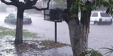 El Servicio Meteorológico Nacional emitió una alerta naranja por tormentas para Buenos Aires, La Pampa y Río Negro.