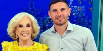 Mirtha Legrand, fanática de Racing de Avellaneda, y el goleador ex Instituto, Adrián Maravilla Martínez (Foto: Captura TV).