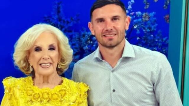 Mirtha Legrand, fanática de Racing de Avellaneda, y el goleador ex Instituto, Adrián Maravilla Martínez (Foto: Captura TV).
