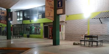 Aseguran que por la noche el lugar está desolado. En la zona de plataformas hay un destacamento policial, pero sin guardia nocturna. (Gentileza El Periódico)