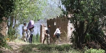 Con perros adiestrados los rastrillajes para encontrar la joven se realizan con perros adiestrados