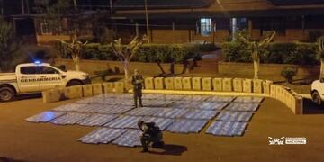 Persecución en Dos de Mayo: incautaron 15 mil atados de cigarrillos de contrabando.