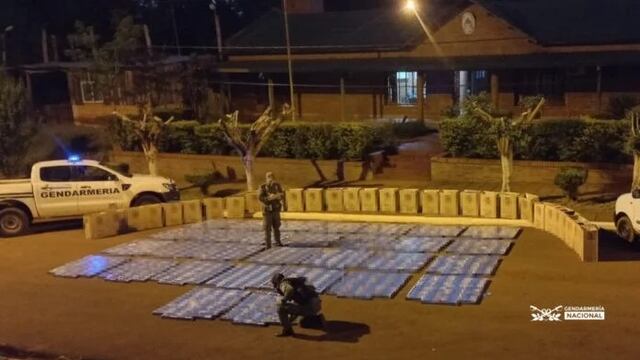 Persecución en Dos de Mayo: incautaron 15 mil atados de cigarrillos de contrabando.