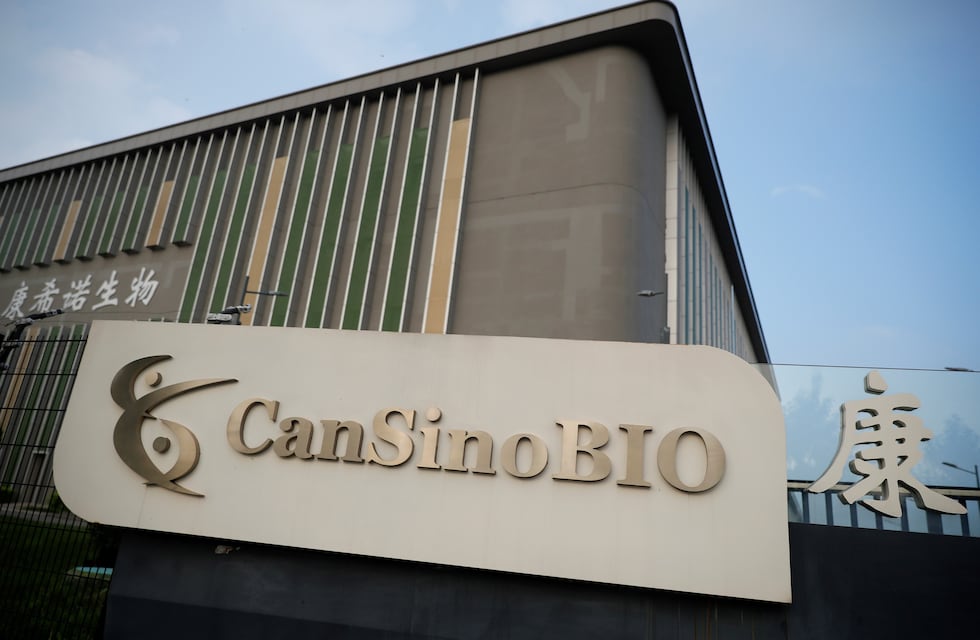 Vacunas: el Gobierno firmó la compra a CanSino y llegarían millones de dosis chinas