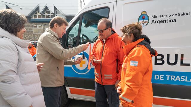 Acto de entrega de 4 ambulancias de alta complejidad y 2 ambulancias 4x4