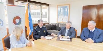 Policía de Tierra del Fuego firmó convenio para Sistema de Formación Modular