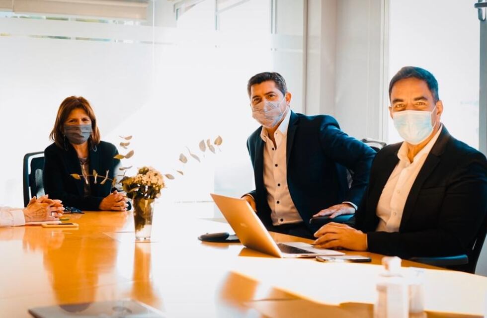 Dirigentes nacionales en la campaña sanjuanina: Martín Guzmán con el peronismo y Patricia Bullrich con Juntos por el Cambio