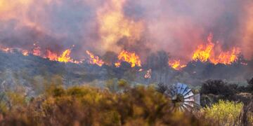 Incendios en Córdoba. Las llamas, en Capilla del Monte, Valle de Punilla. (La Voz)