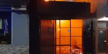 Eldorado: incendio consumió un local comercial.
