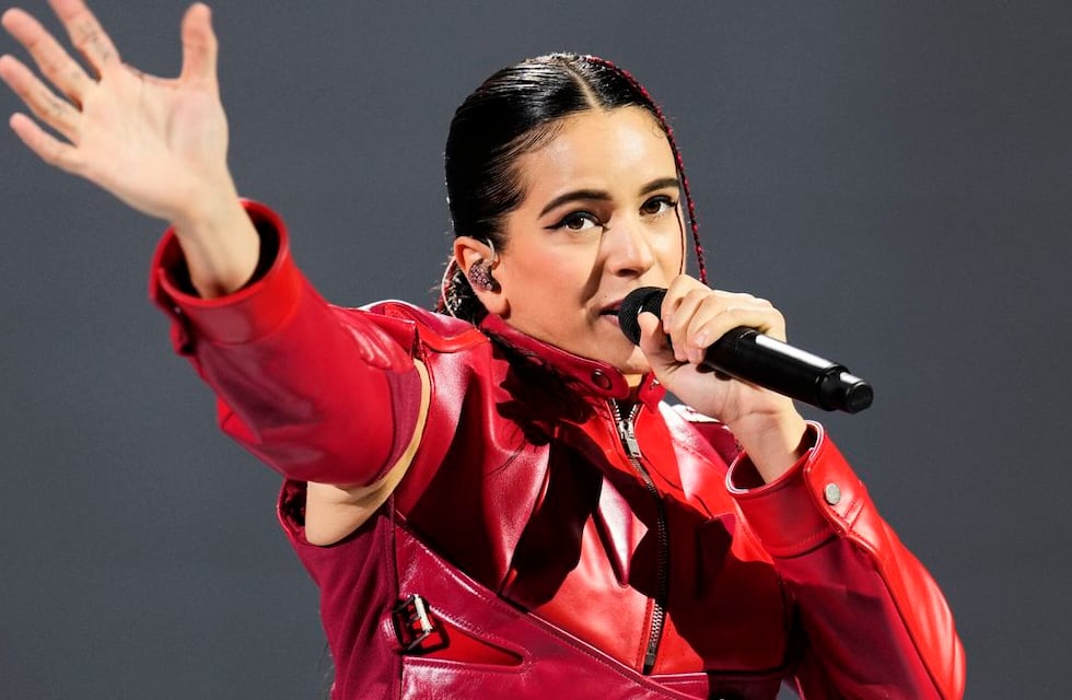 Rosalía lanzó “Motomami +” una versión deluxe del álbum con 7 nuevas canciones