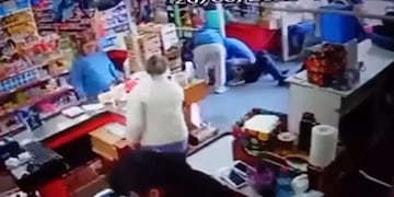 Policía fuera de servicio salvó la vida de un hombre en un supermercado de Puerto Rico.