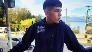 Thomas Octavio tenía 17 años y se descompuso durante su viaje de egresados en Bariloche; fue atendido por un falso médico y falleció días después por una infección que pudo haberse evitado. (redes sociales)