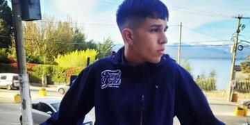 Thomas Octavio tenía 17 años y se descompuso durante su viaje de egresados en Bariloche; fue atendido por un falso médico y falleció días después por una infección que pudo haberse evitado. (redes sociales)