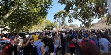 El miércoles, docentes autoconvocados de San Juan se movilizaron por segunda vez para pedir recomposición salarial. (Twitter)