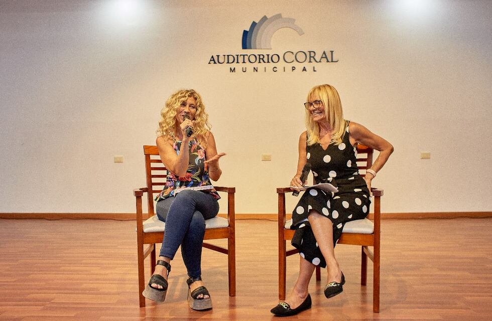 La escritora Alejandra Melone presentó su libro “Huellas del Pasado” en Arroyito en el Día Internacional de la Mujer