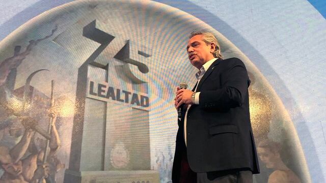 Alberto Fernández durante su primer discurso, como presidente peronista, en el Día de la Lealtad.