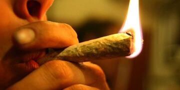 La Justicia de San Juan condenó a un hombre con una pena de cumplimiento condicional, a pesar de haber golpeado y amenazado a su pareja quien lo acusó de gastar mucho dinero en marihuana.