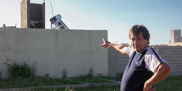 A Gabriel Romo se le desplomó el tanque de agua de su casa, estrenada hace dos meses (foto, Puntal).