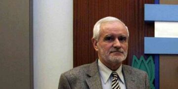 El funcionario tiene 78 años y padece hipertensión arterial.