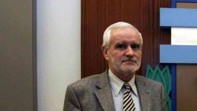 El funcionario tiene 78 años y padece hipertensión arterial.