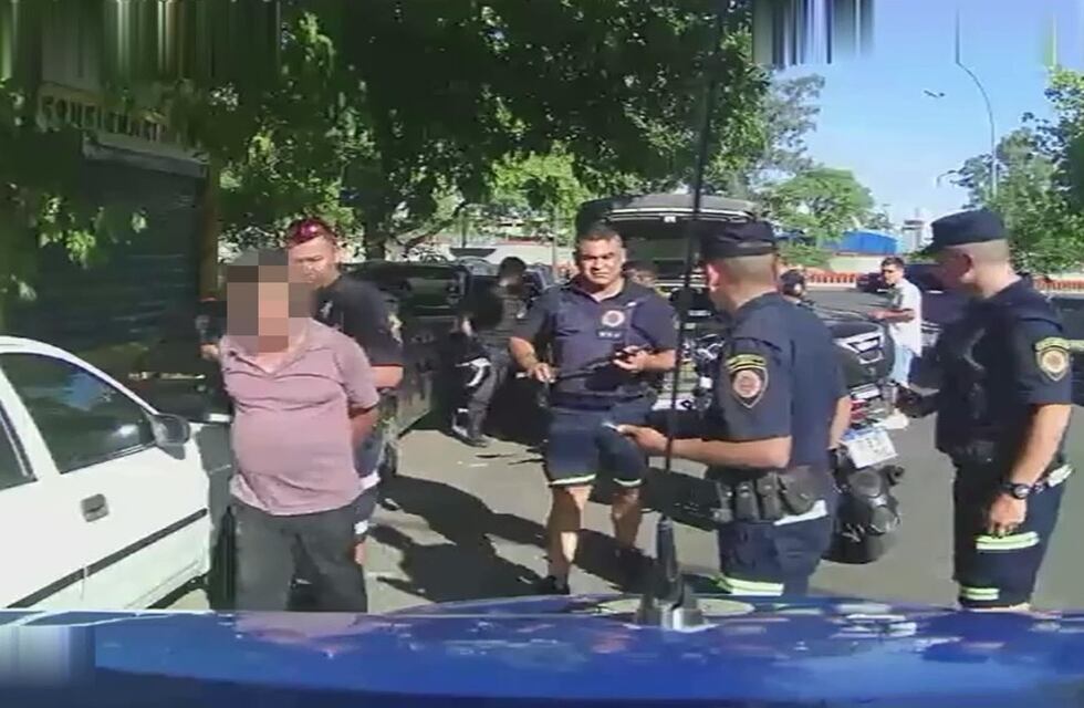 Córdoba: amenazó a otro automovilista y cuando lo detuvieron estaba armado “hasta los dientes”