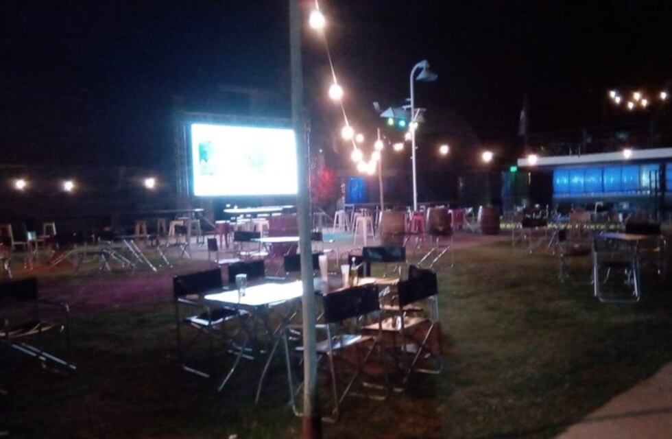 Había más de 600 personas en el Club Universitario y lo clausuraron