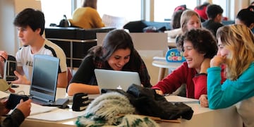Cómo es el programa de la UBA que beca a alumnos.
